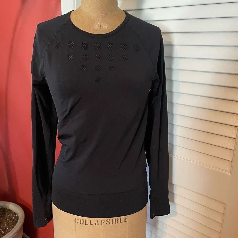 ATHLETA | black long sleeve athletic top S